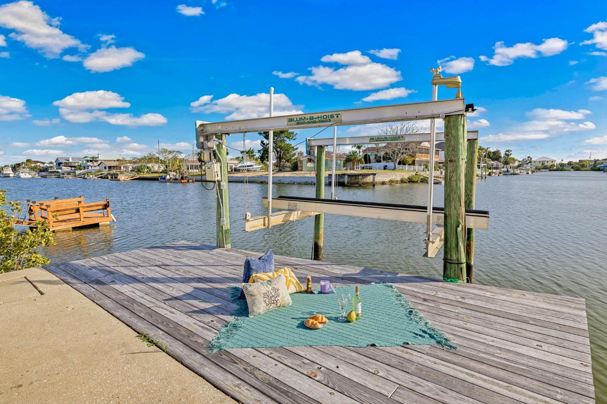 5 Bed3Bath Waterfront Pool Home With Full Gym, Office, And Heated Pool! Hernando Beach Dış mekan fotoğraf
